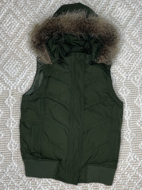 GAP Jackets & Blazers - GAP Puffer Vest with Faux Fur Hood- Women’s Size XS